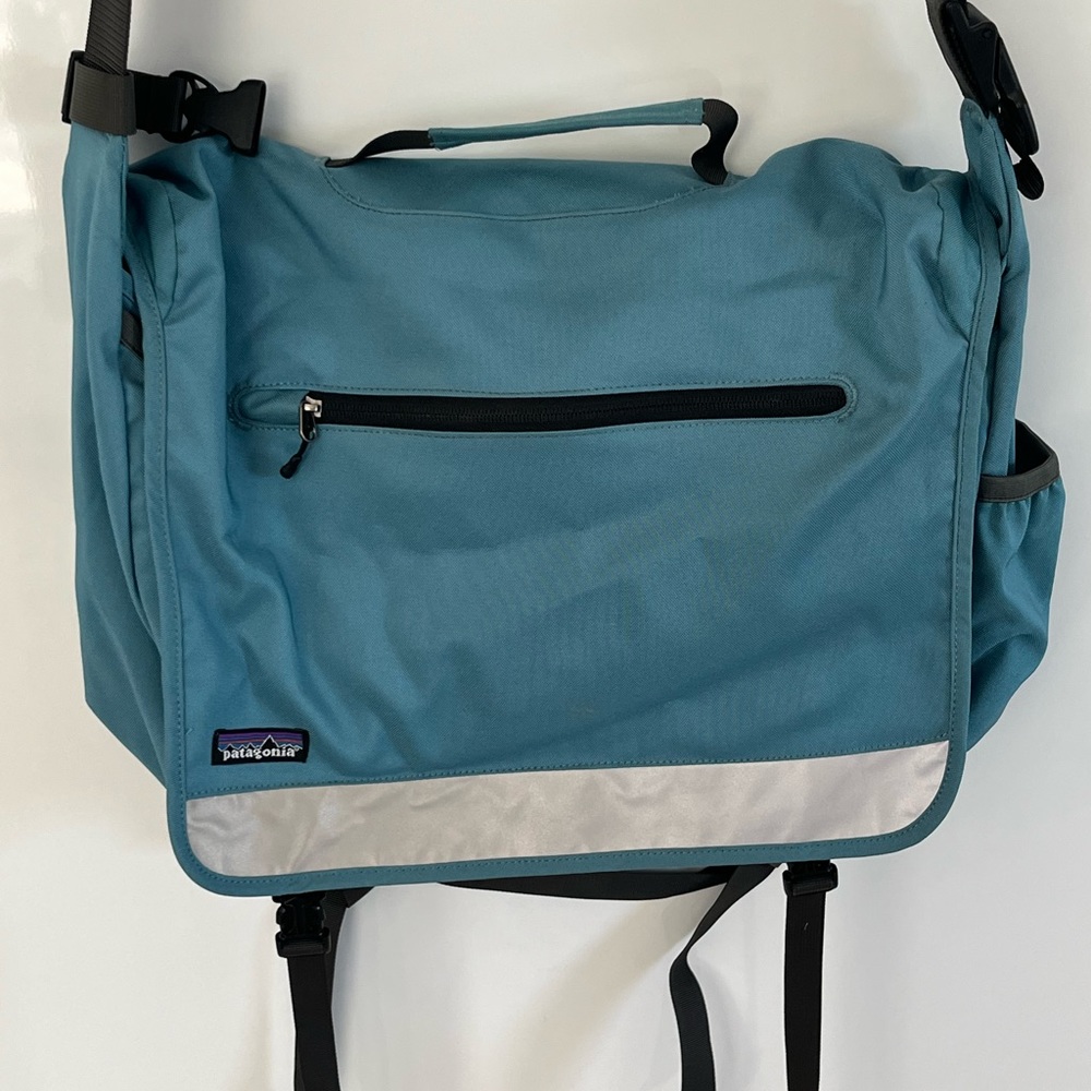 Patagonia crossbody messenger laptop bag
